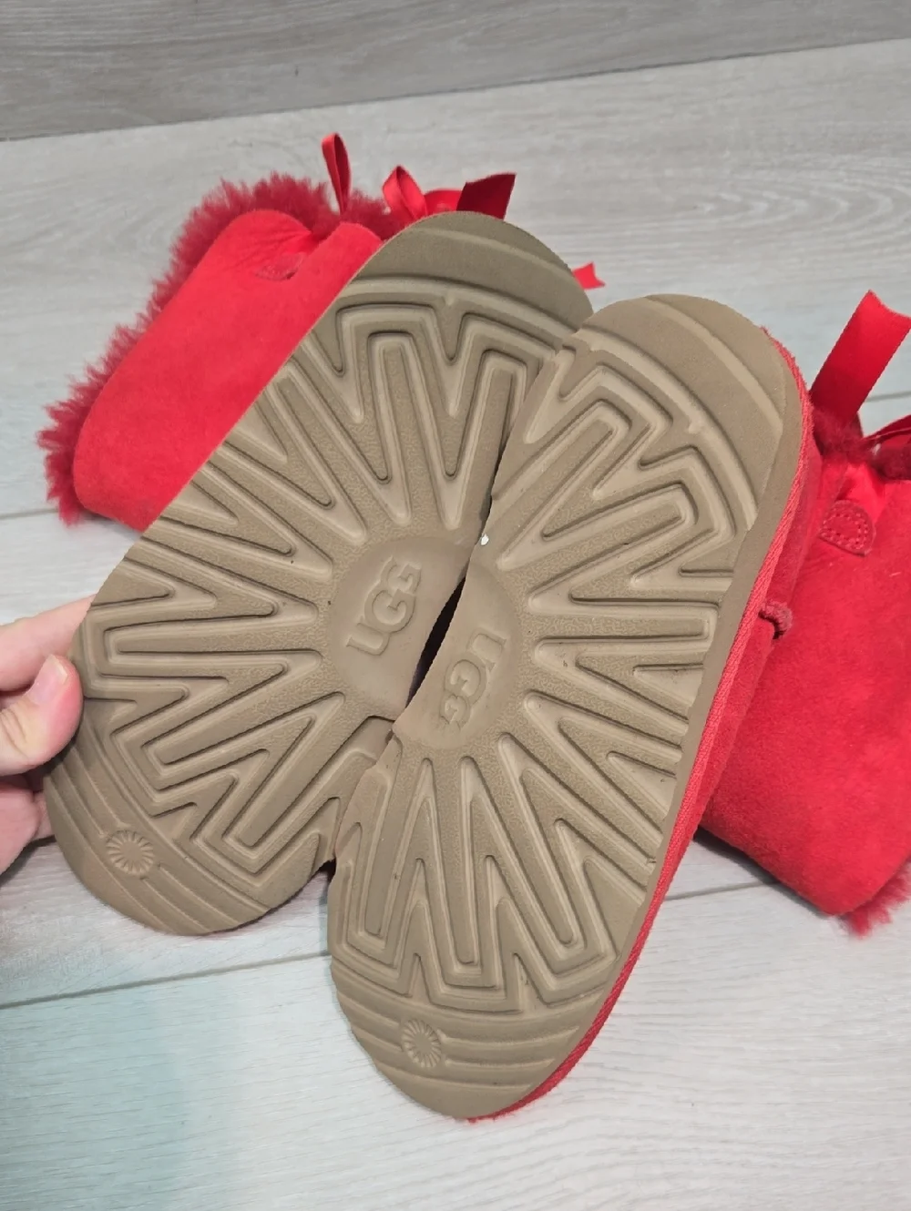 UGG Australia Big Girl Kids Red Suede Bow Back Shearling Boots Shoes Sz 2